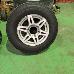 ハイエース　ホイール　スタッドレスタイヤ　４本セットの画像