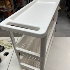 (2) キャスター付き 隙間収納 キッチンワゴン ランドリーワゴン ホワイト 3段 プラスチック製 W215 D475 H530 中古品 ③の画像