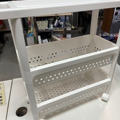 (2) キャスター付き 隙間収納 キッチンワゴン ランドリーワゴン ホワイト 3段 プラスチック製 W215 D475 H530 中古品 ③の画像