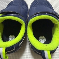 asics スニーカー 13.5の画像