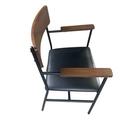 【ジ0302-01】シックなチェア‼️背面に若干のキズありによりお安めで‼️ 幅585✕奥行 480x高さ765 の画像