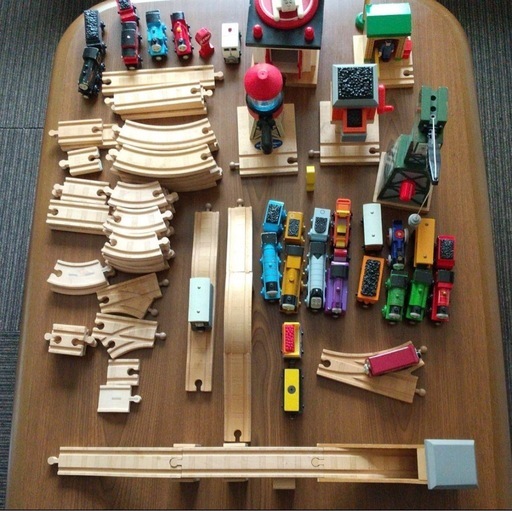 木製トーマス　おもちゃ