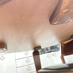 美品　4人掛け丸テーブル
の画像