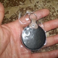 メーカー不明　お花？キーホルダー　直径4.5㎝くらい　2個の画像