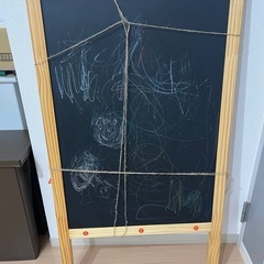 IKEAのモーラ（MÅLA）イーゼル　お絵描きボードの画像