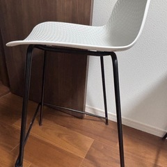 【5,000円】スタイリッシュなカウンターチェア2脚セット（ホワイト）の画像