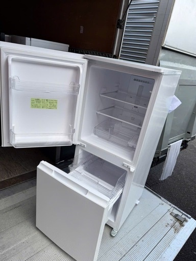 NO B875?福岡市内配送設置無料✨?冷蔵庫 ホワイト系 SJ-D15G-W [152L /2ドア /右開き/左開き付け替えタイプ]