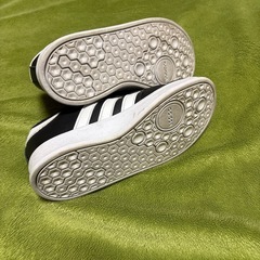 adidas 17cm キッズスニーカーの画像