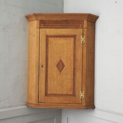 【発送の場合は即購入不可】 英国 アンティーク スモール コーナーキャビネット 象嵌 ストリップド加工 壁掛け ウォールキャビネット 飾り棚 クラシック 鍵付 71328の画像