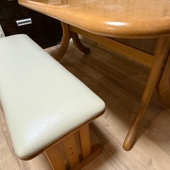 【引取限定/訳あり】頑丈な木製ダイニングテーブル（★ご希望の方に3人用ベンチを無料でお付けします！） の画像