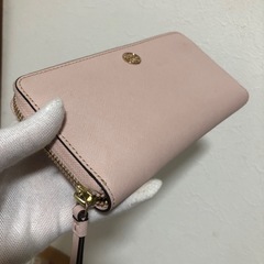 トリーバーチ本革長財布の画像
