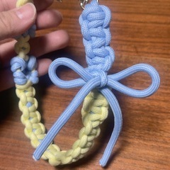 ハンドストラップ　ブルー・イエロー　ハンドメイドの画像