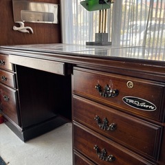 立派で頑丈な机 デスク 昭和 レトロの画像