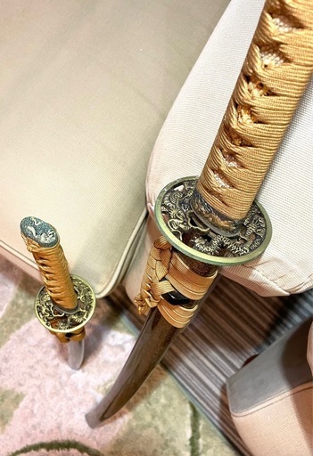 【上位仕様】深彫龍意匠 模造刀 二振セット｜105cm／70cm｜金属鍔｜木製鞘｜重量感有｜観賞用　　