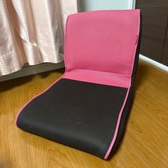 座椅子　ピンク　折りたたみ式の画像