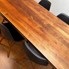 ダイニングテーブルの画像