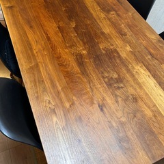 ダイニングテーブルの画像