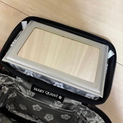 マリークワント　メイクポーチ　黒　エナメルの画像