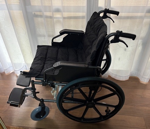 ブラック大きいサイズで軽い車椅子美品物