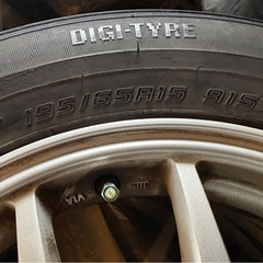 【お取引者決定】夏用タイヤ  195／65R15  15インチのアルミホイール付きタイヤ4本セットの画像