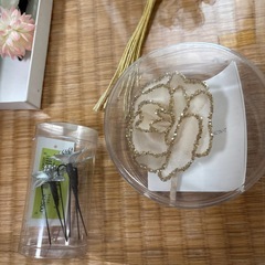 コサージュx2点、髪飾りx2点の画像