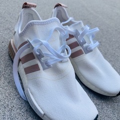 Adidasシューズ Nmd_R1  white ash pearlの画像