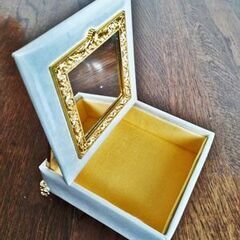 猫足のバウダーケース＆小物入れの画像