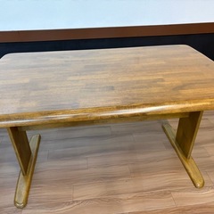 ダイニングテーブルの画像