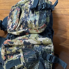  リバレイ RBB フローティングベスト グリーンカモ　ショアジギング　沖磯
の画像