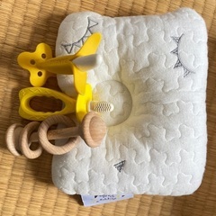 ベビー服　おもちゃ　枕　まとめ売り　の画像