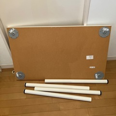 イケヤ　テーブル白脚取り外し可能作業台の画像