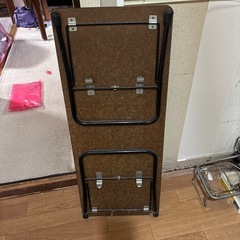 レトロなテーブルの画像