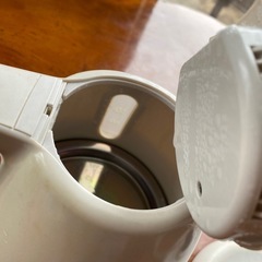 電気ポット　白の画像