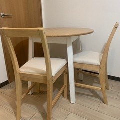 IKEA 丸テーブル、椅子セットの画像