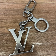 Louis Vuitton LV イニシャル キーホルダーの画像