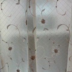 カーテンの画像