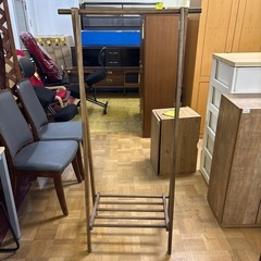 【ジャングル深井店】木製ハンガーラック 茶 堺市 深井【FU225】の画像