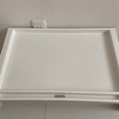 IKEA　ベッドテーブル　ホワイトの画像