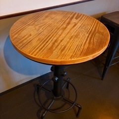 アンティーク風カフェテーブルセットの画像