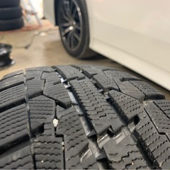 スイフト外し　175/65R15 21年製スタッドレス　ホイール付き4本セットの画像