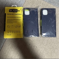 iPhone11手帳ケース２つ、ガラスフィルム１枚の画像