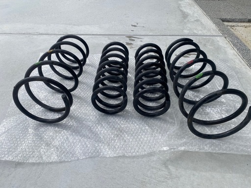 E50エルグランド2WDディーゼルターボ
ハイウェイスター用純正スプリング