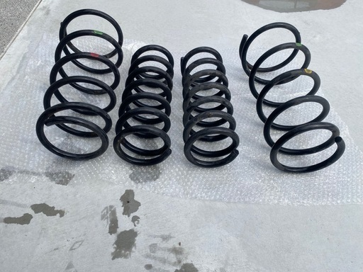 E50エルグランド2WDディーゼルターボ
ハイウェイスター用純正スプリング