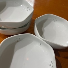 4皿食器の画像