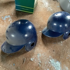 少年野球ヘルメット2個の画像