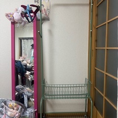 ピンクの鏡の画像