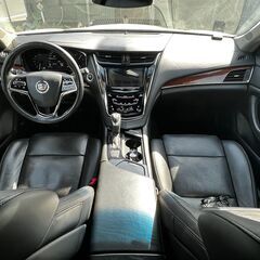 ローンは毎月16,700円～　キャデラック　CTS　ラグジュアリー　2.0正規輸入車　レグザーニ２０インチアルミホイール　ローダウン　ＢＯＳＥプレミアムサウンド　シートヒーター＆ベンチレーションレザーシート　サペリウッドトリム　パドルシフト　ハンドルヒーター　ＣＵＥ　ＥＴＣの画像
