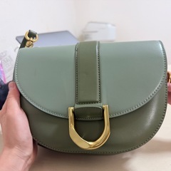 🌿 CHARLES & KEITH ショルダーバッグ 🌿の画像