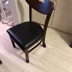 ダイニングテーブル、椅子の画像