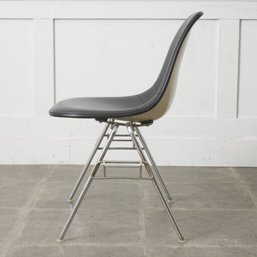 【発送の場合は即購入不可】 Herman Miller イームズ サイドシェルチェア ヴィンテージ スタッキングベース FRP Eames 椅子 ハーマンミラー ビンテージ 名作 97481
